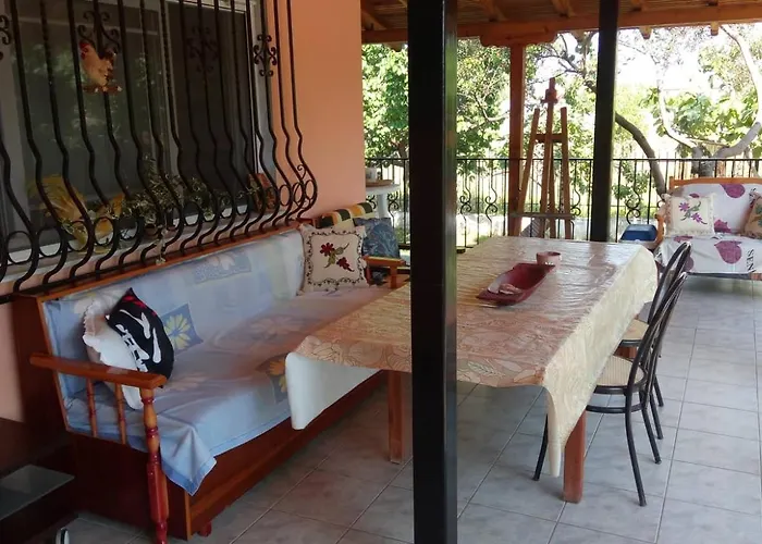 Vilă House Nea Plagia